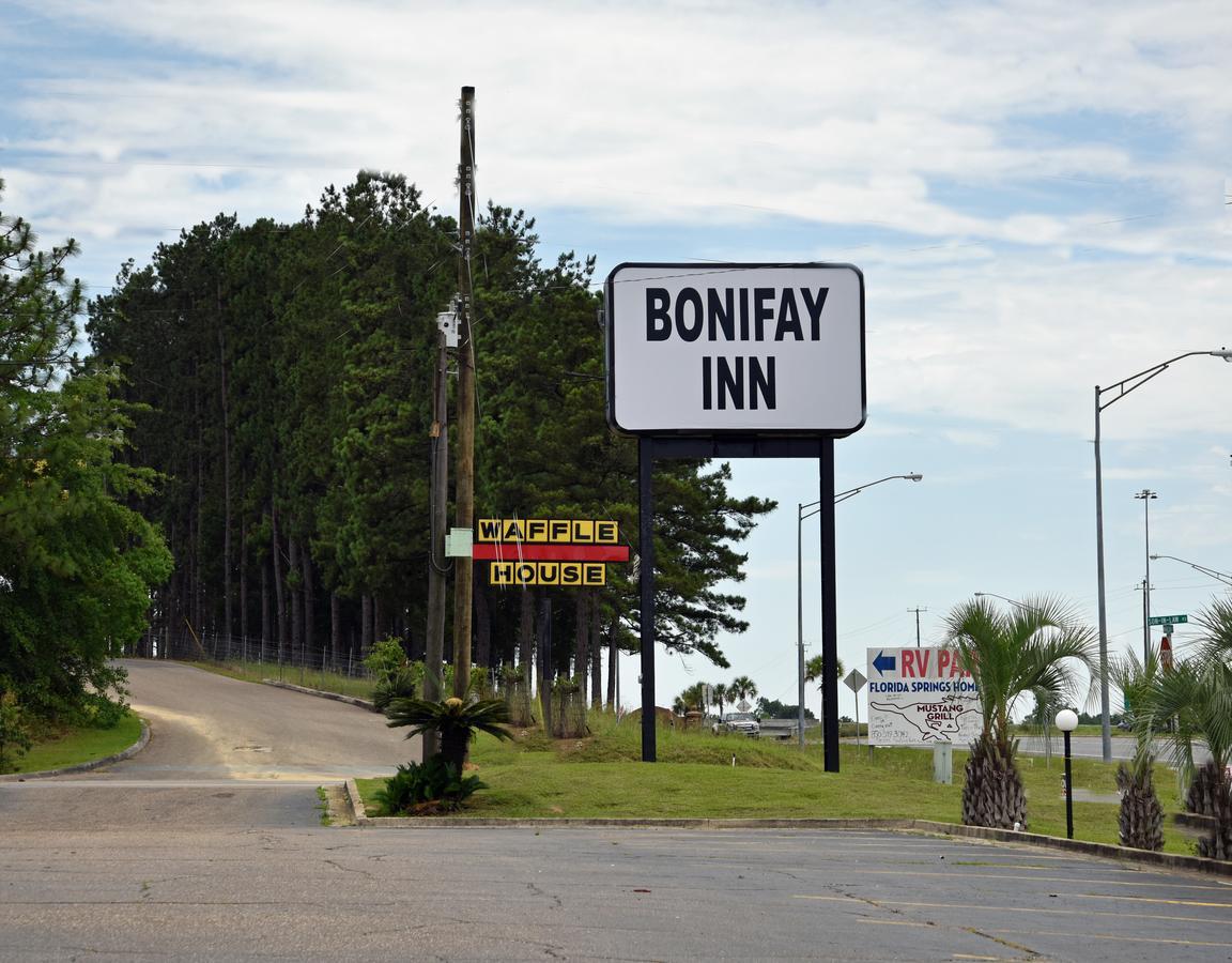 Bonifay Inn Bagian luar foto