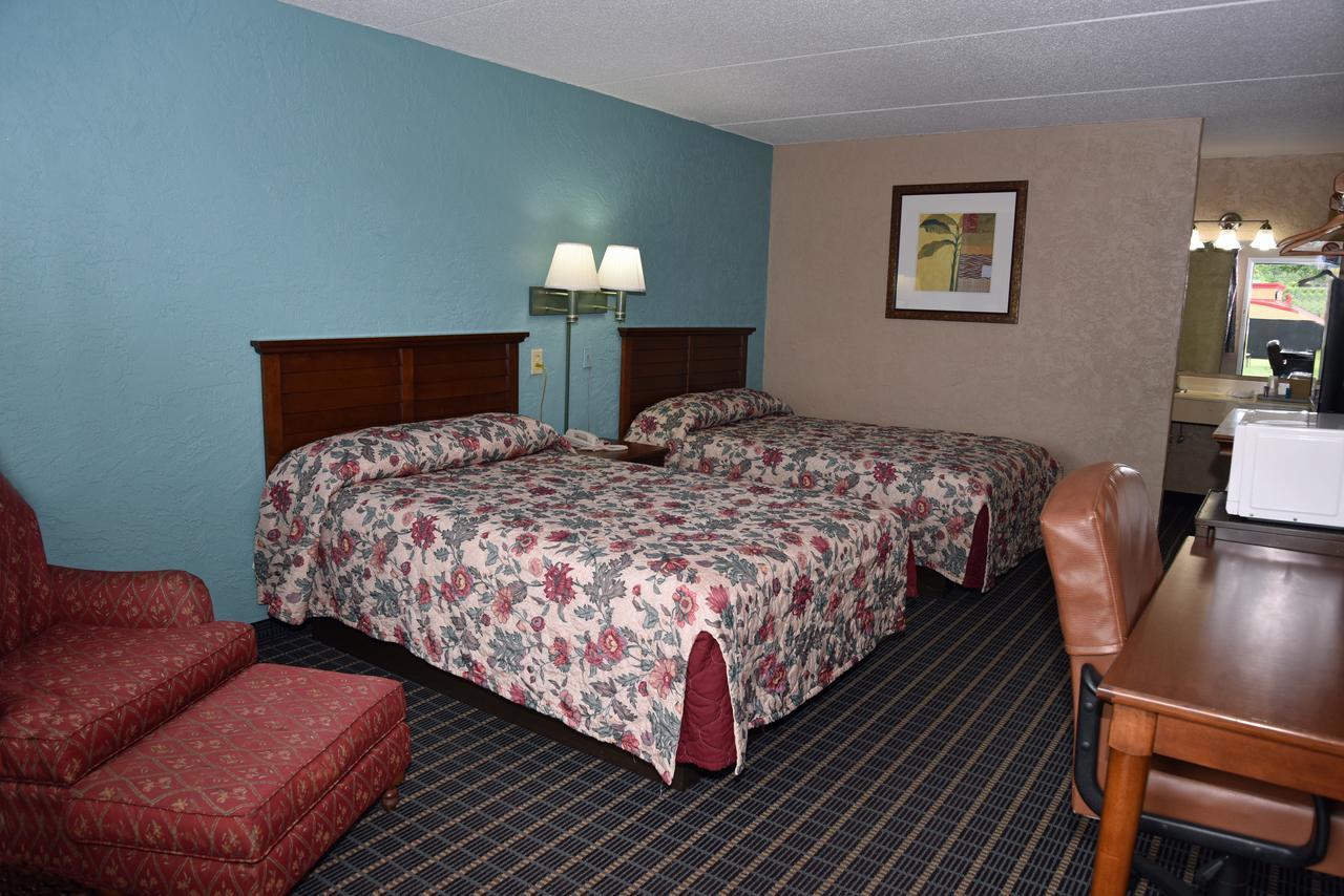 Bonifay Inn Bagian luar foto