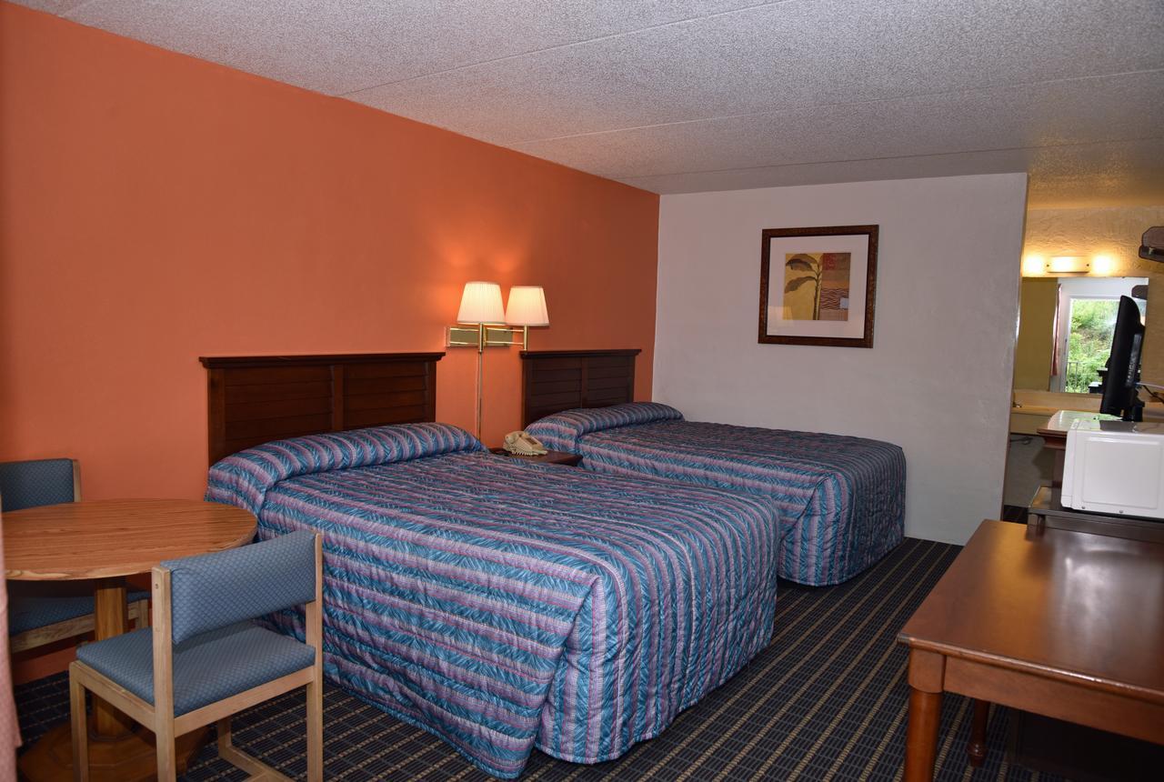 Bonifay Inn Bagian luar foto