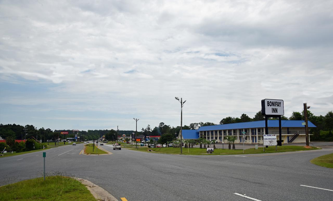 Bonifay Inn Bagian luar foto